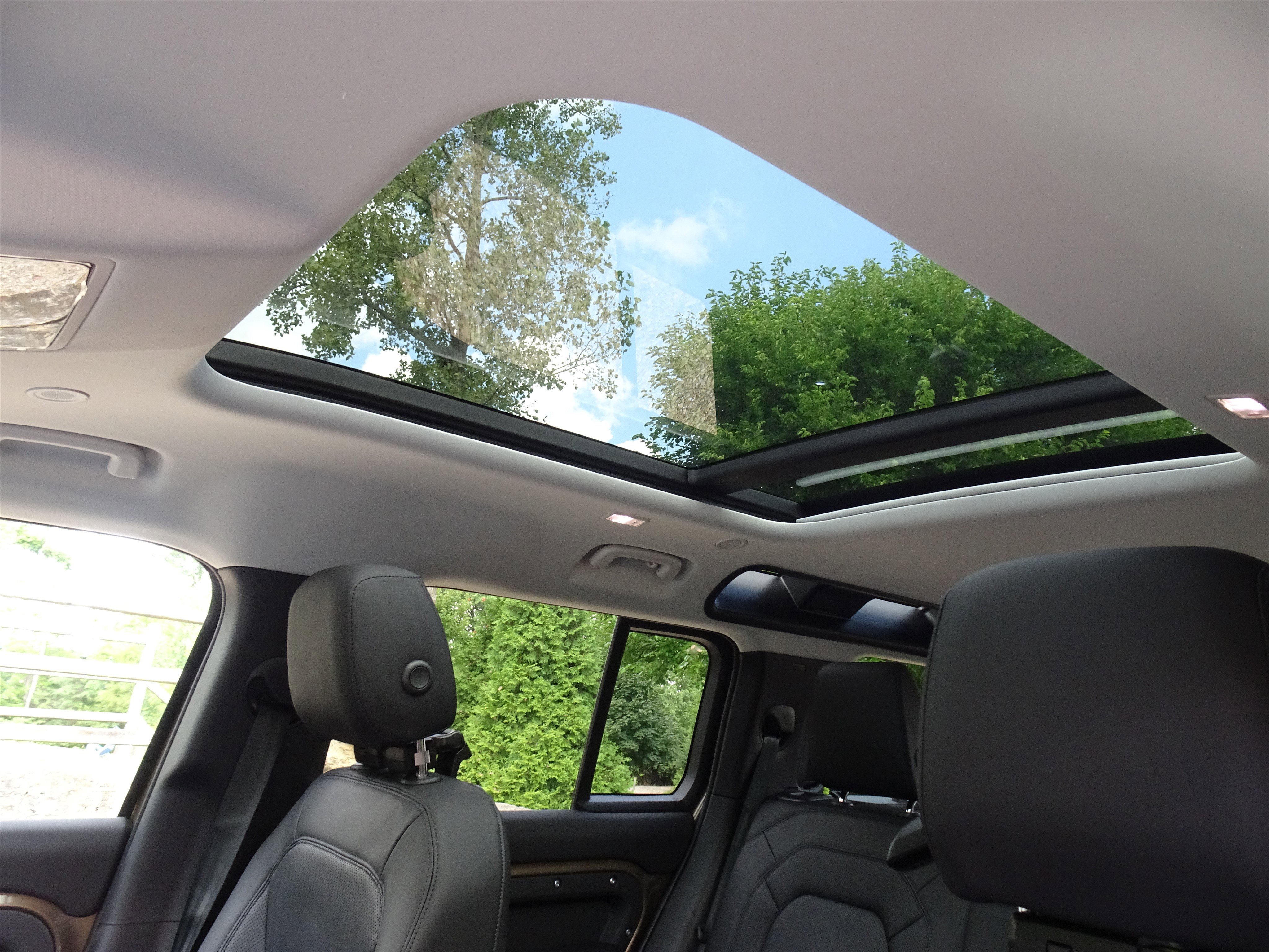 New 2025 Land Rover Defender 110 S image 5