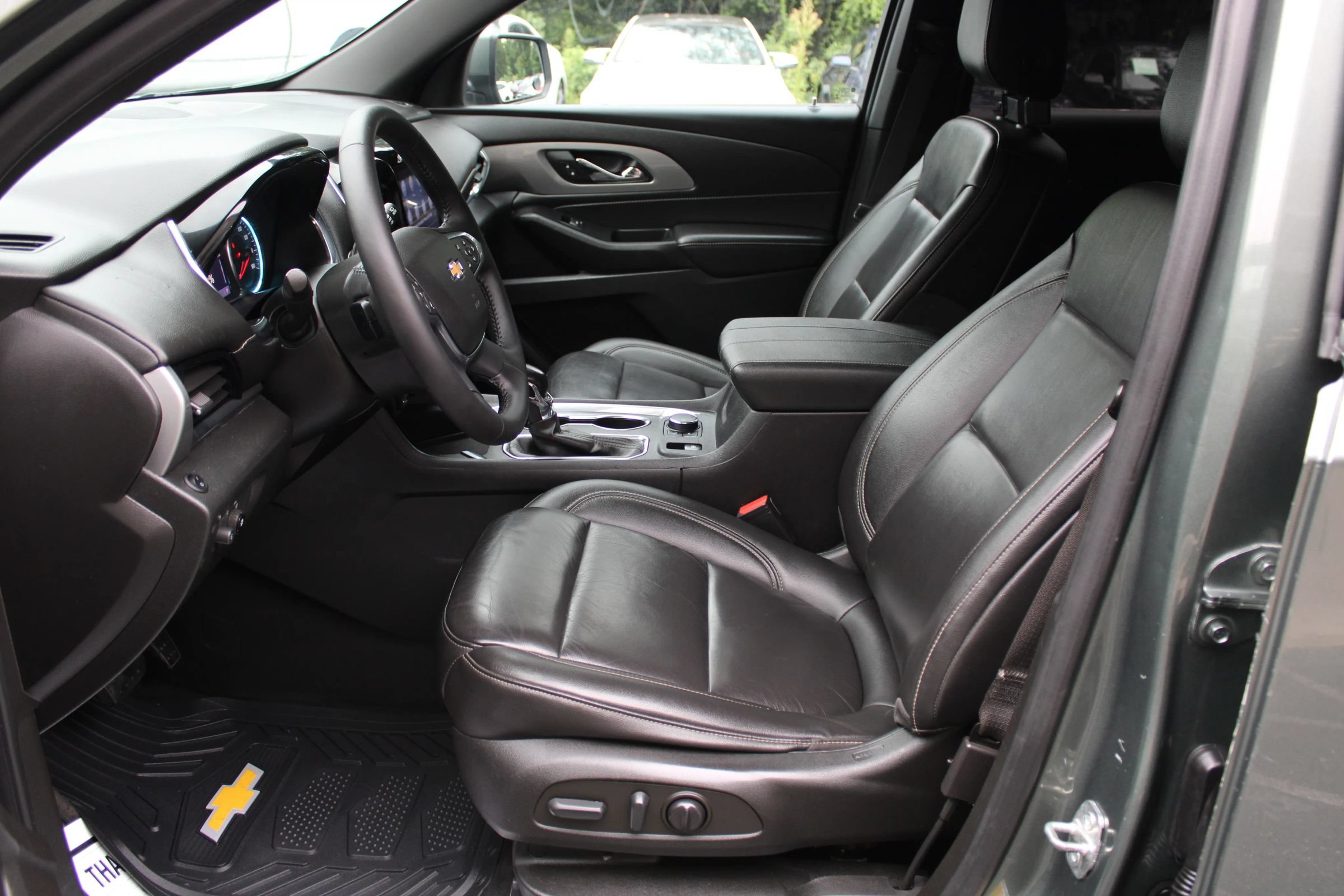 Used 2022 Chevrolet Traverse LT w/ LT Premium Package AWD/4WD image 18