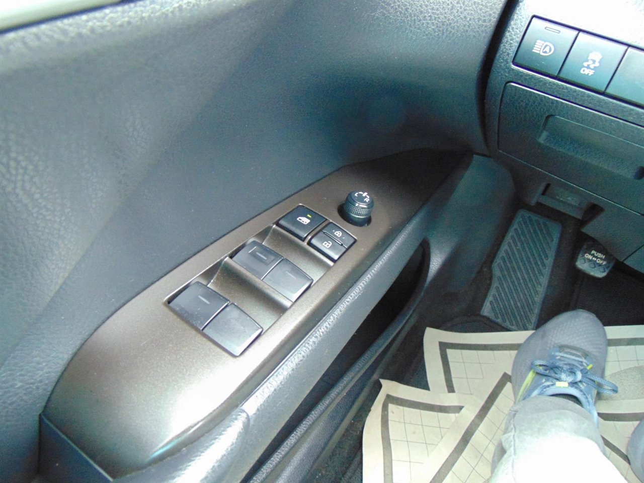 Used 2023 Toyota Camry LE image 33