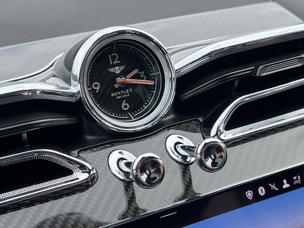 Used 2022 Bentley Bentayga V8 image 31