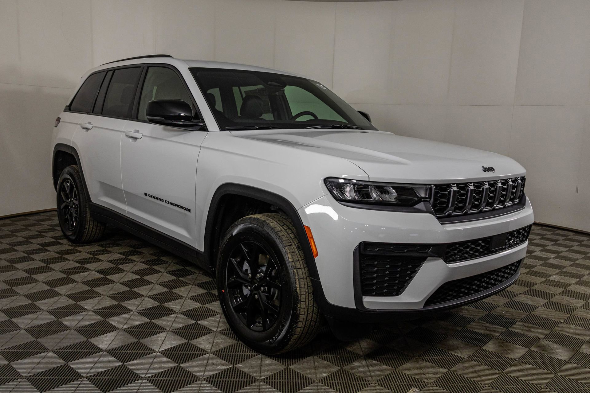 New 2026 Jeep Grand Cherokee Altitude image 13