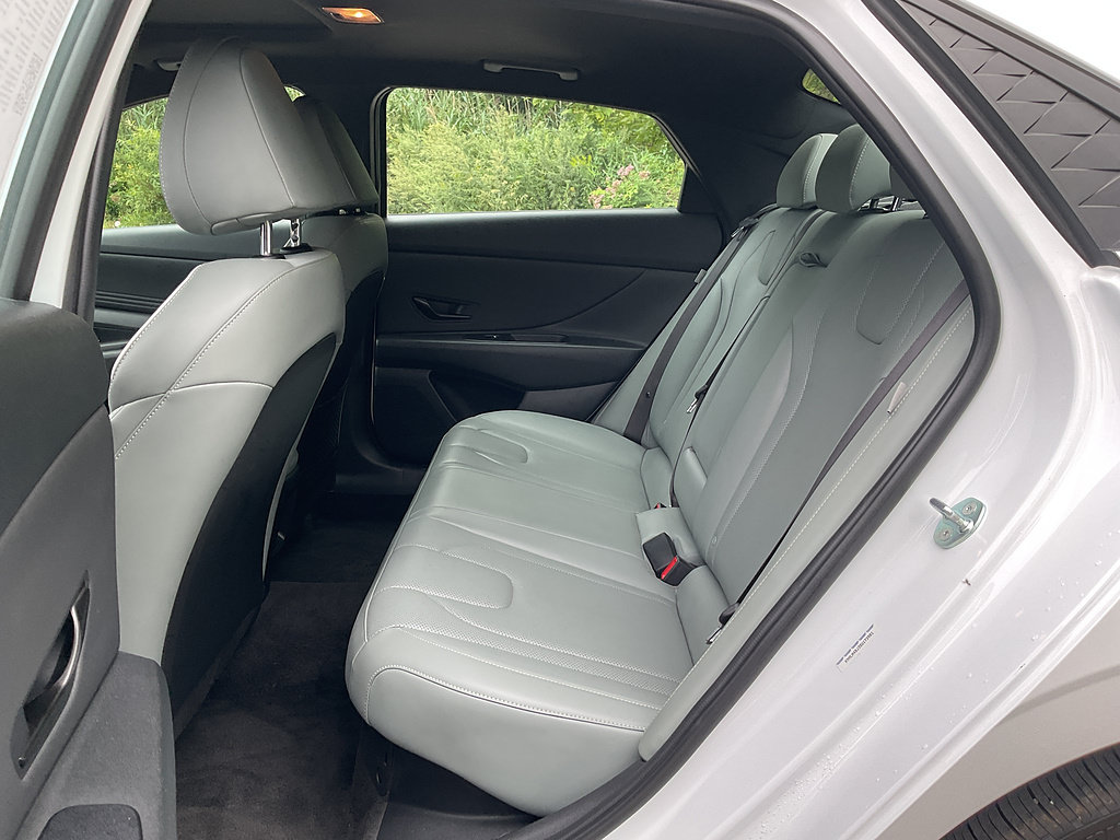 Used 2025 Hyundai Elantra Limited FWD image 8