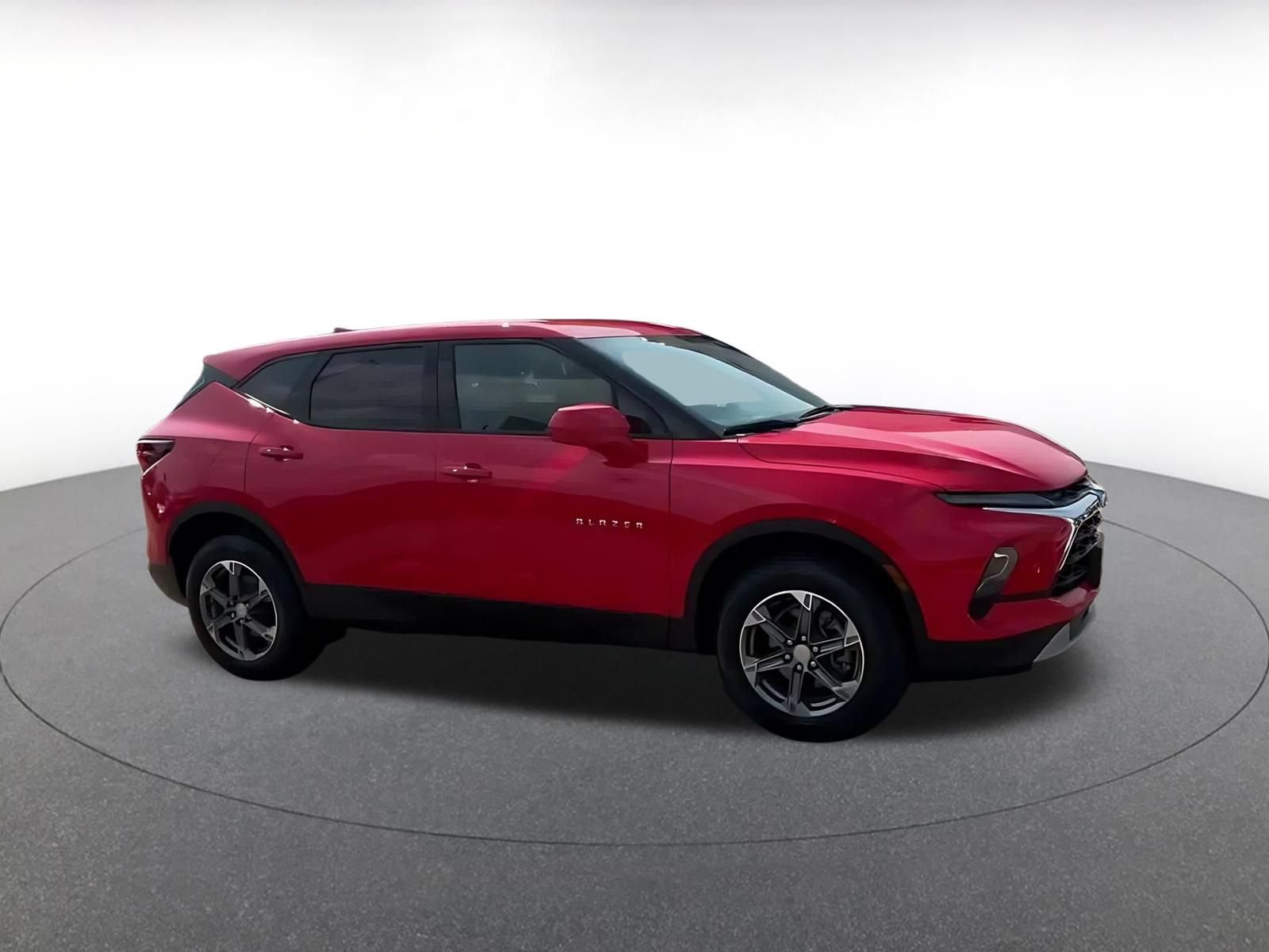 Used 2026 Chevrolet Blazer LT FWD image 2
