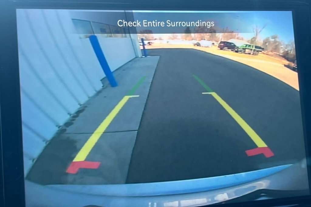 Used 2024 Chrysler Pacifica Select image 18