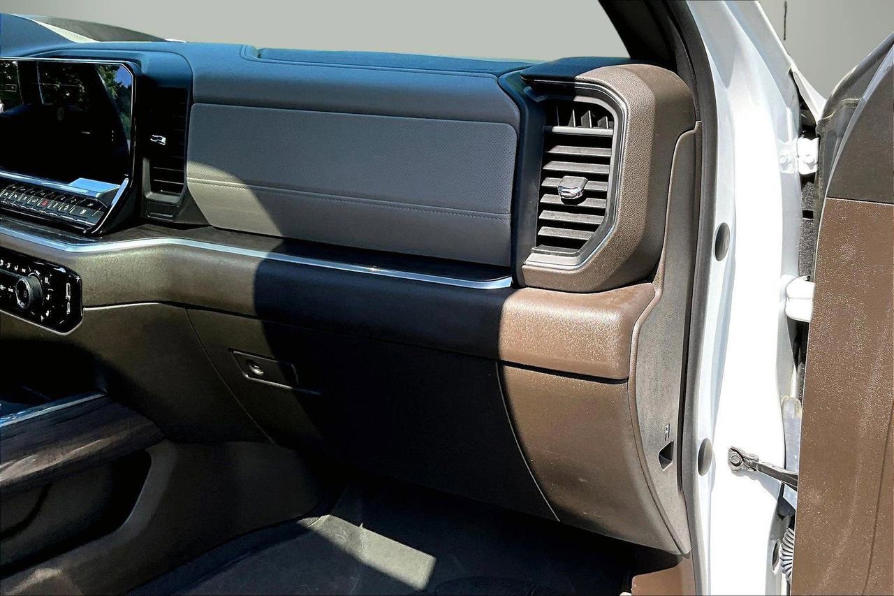 Used 2022 Chevrolet Silverado 1500 LTZ w/ LTZ Premium Package AWD/4WD image 20