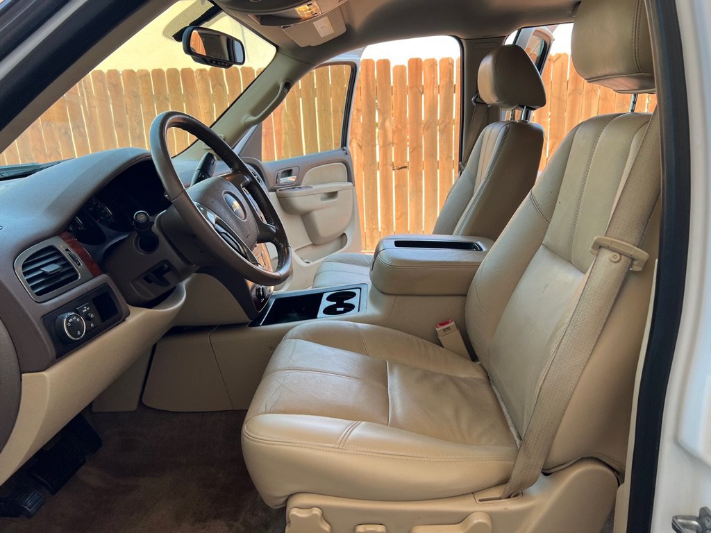 Used 2012 Chevrolet Suburban LT w/ Texas Edition RWD image 18