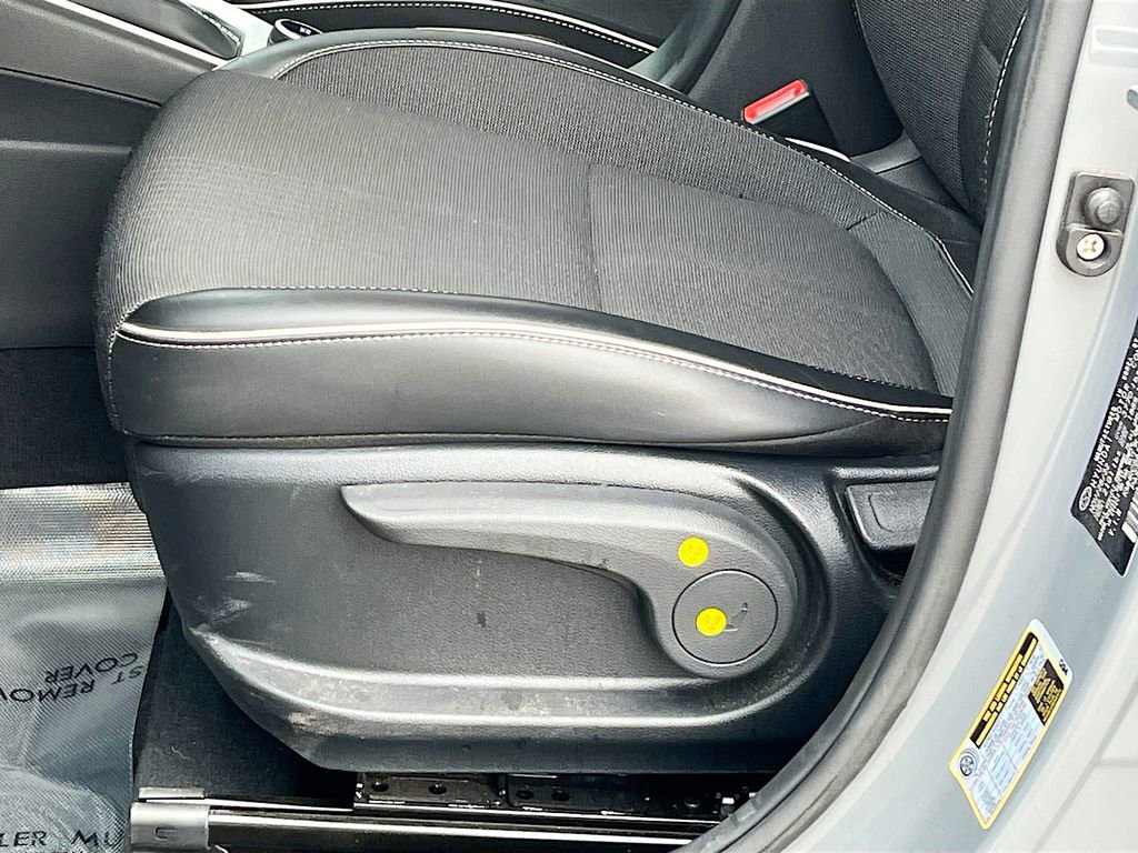 Used 2023 Hyundai Venue Limited image 19