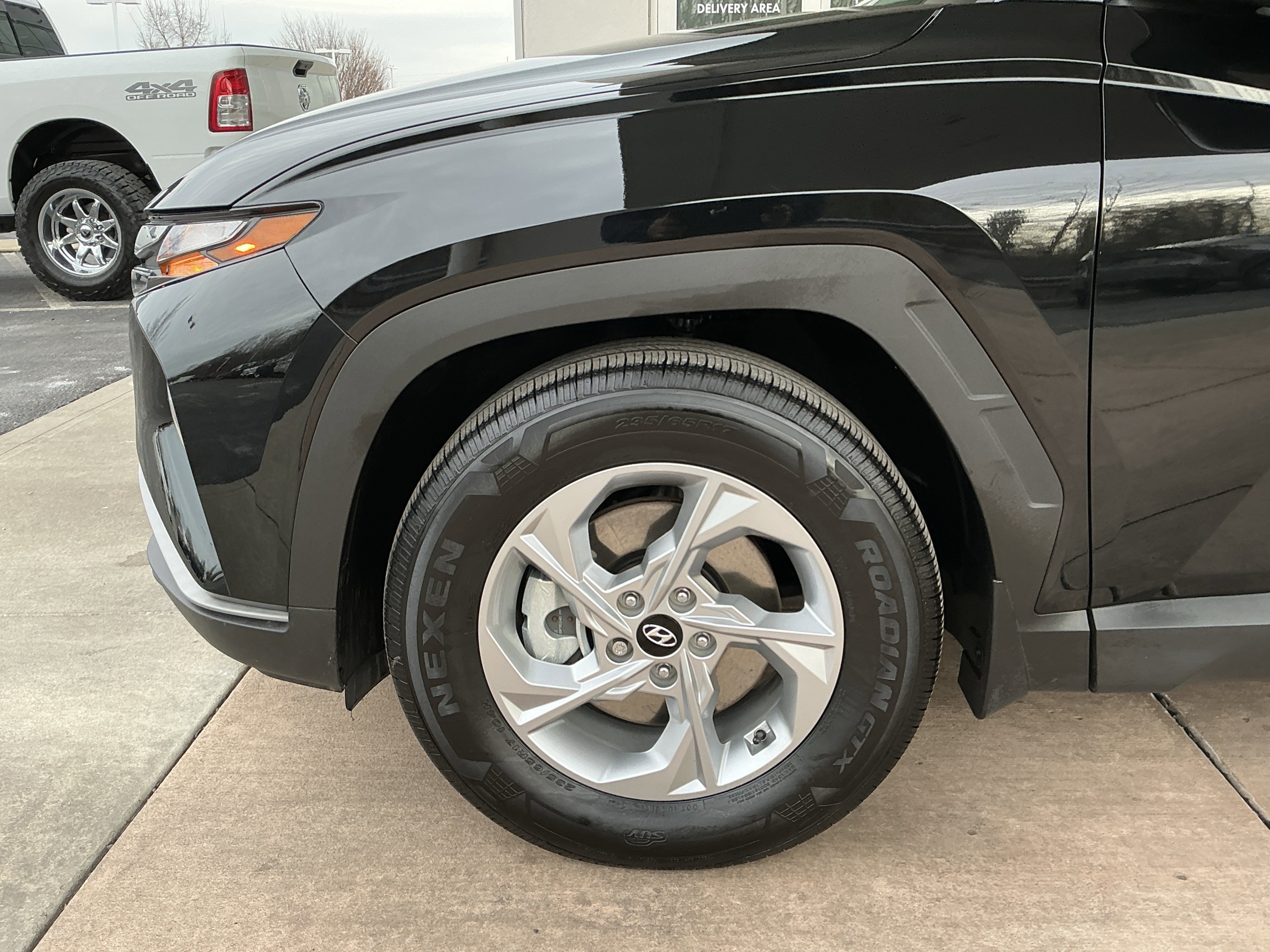 Used 2024 Hyundai Tucson SE image 25