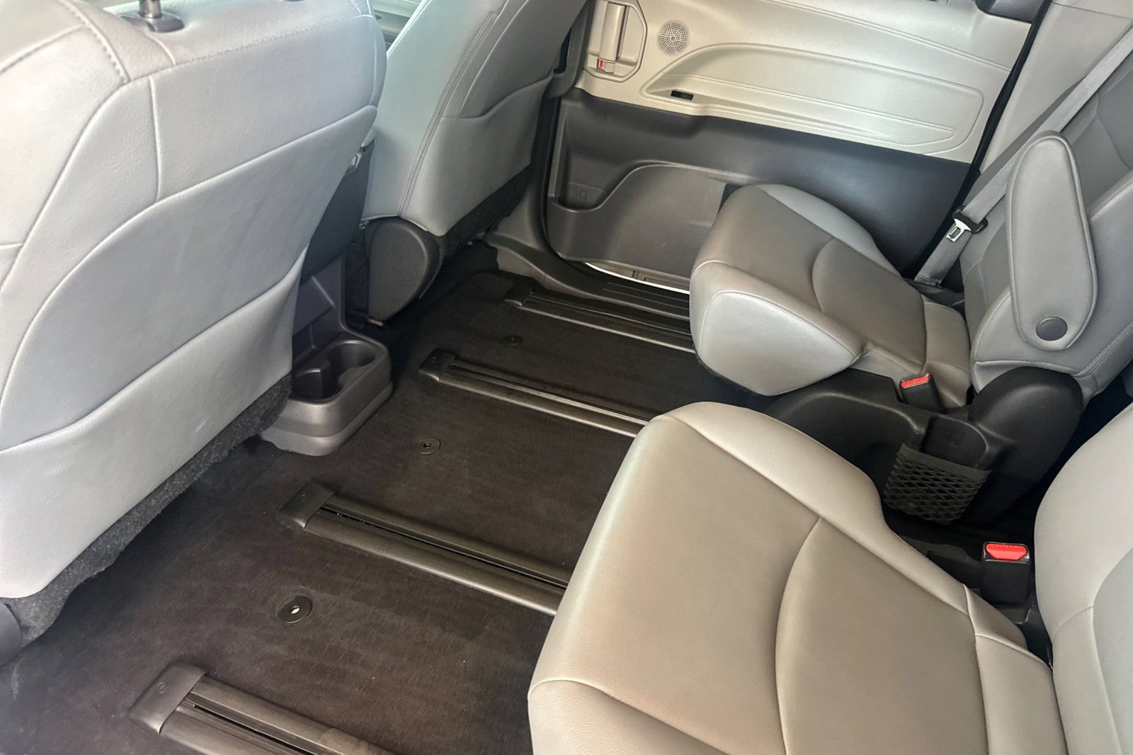 Certified 2022 Toyota Sienna XLE w/ XLE Plus Package FWD image 15