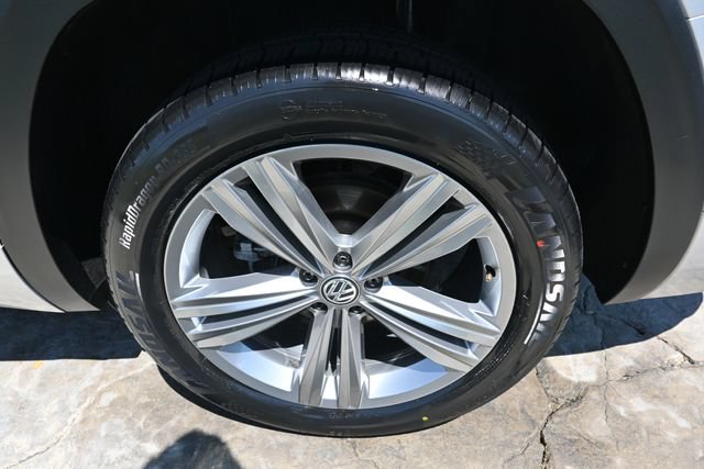 Used 2018 Volkswagen Atlas SE w/ R-Line Package AWD/4WD image 13