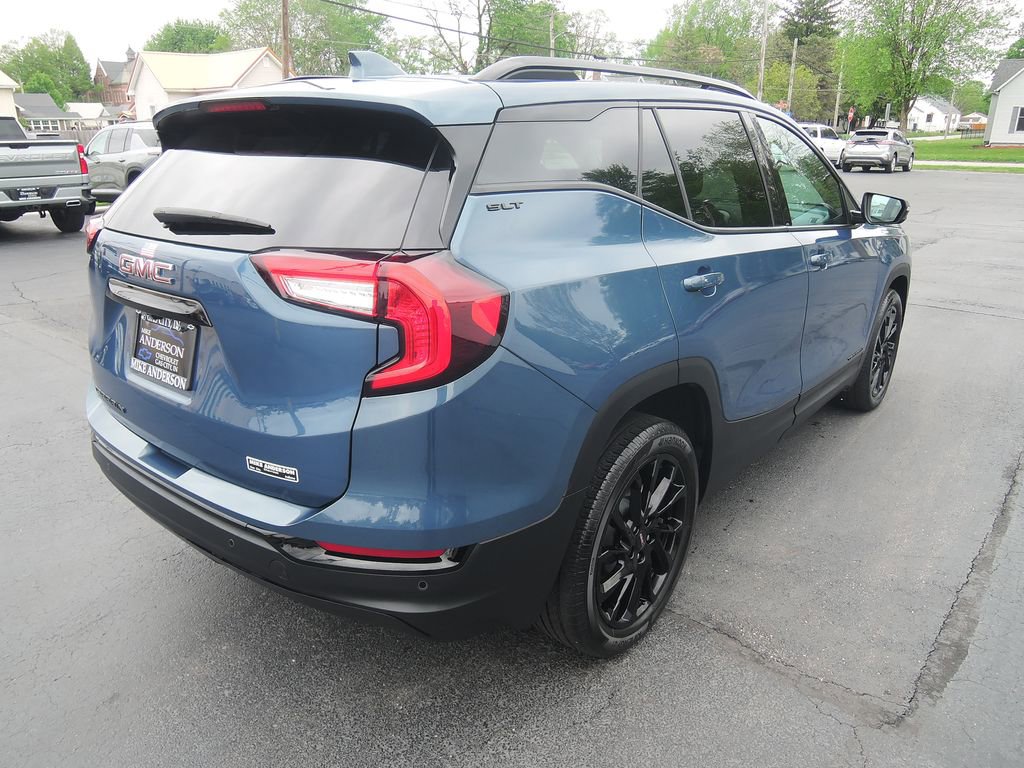 Used 2024 GMC Terrain SLT w/ Elevation Edition FWD image 9