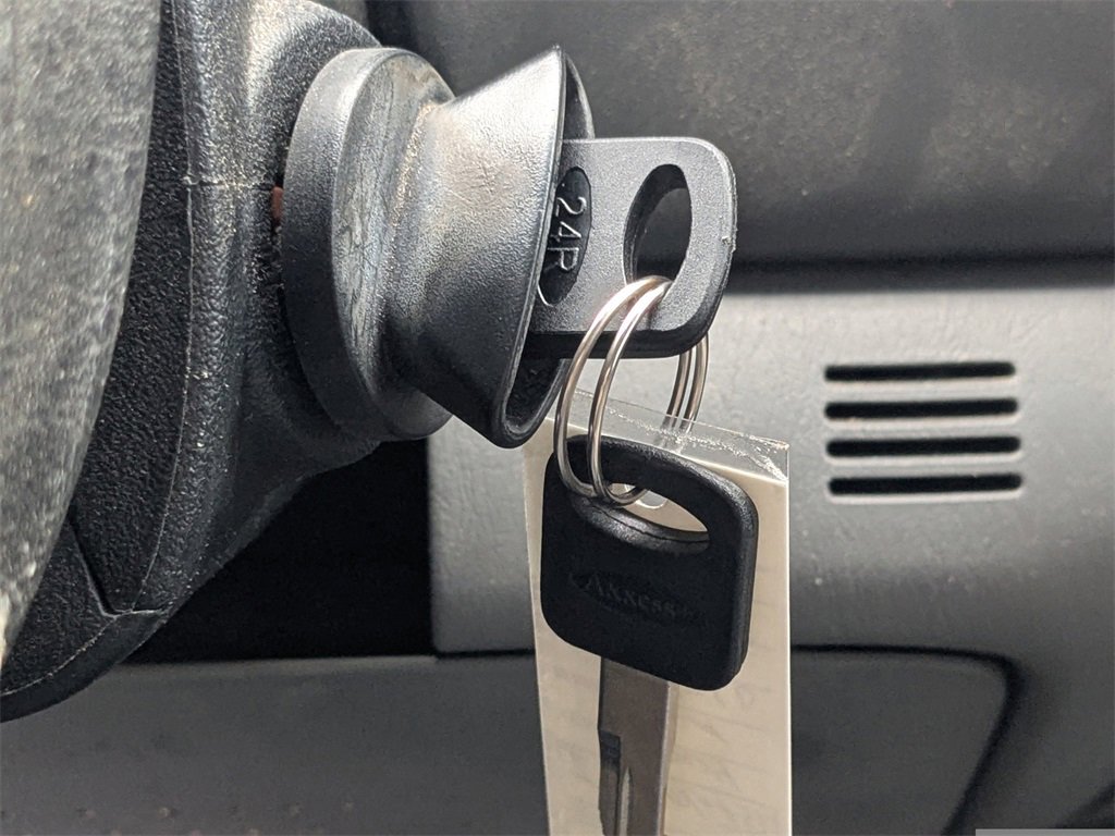 Used 2004 Ford F350 XL image 29