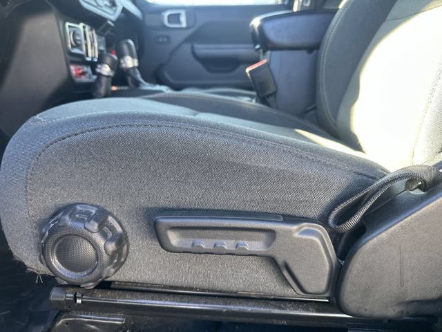 Used 2024 Jeep Wrangler Unlimited AWD/4WD image 16