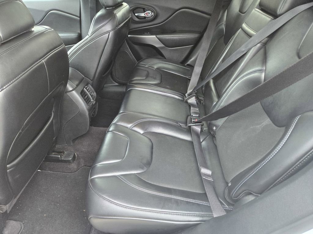 Used 2019 Jeep Cherokee Latitude Plus FWD image 22
