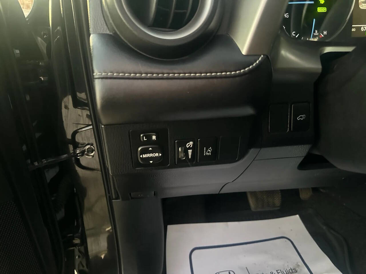 Used 2018 Toyota RAV4 LE image 24