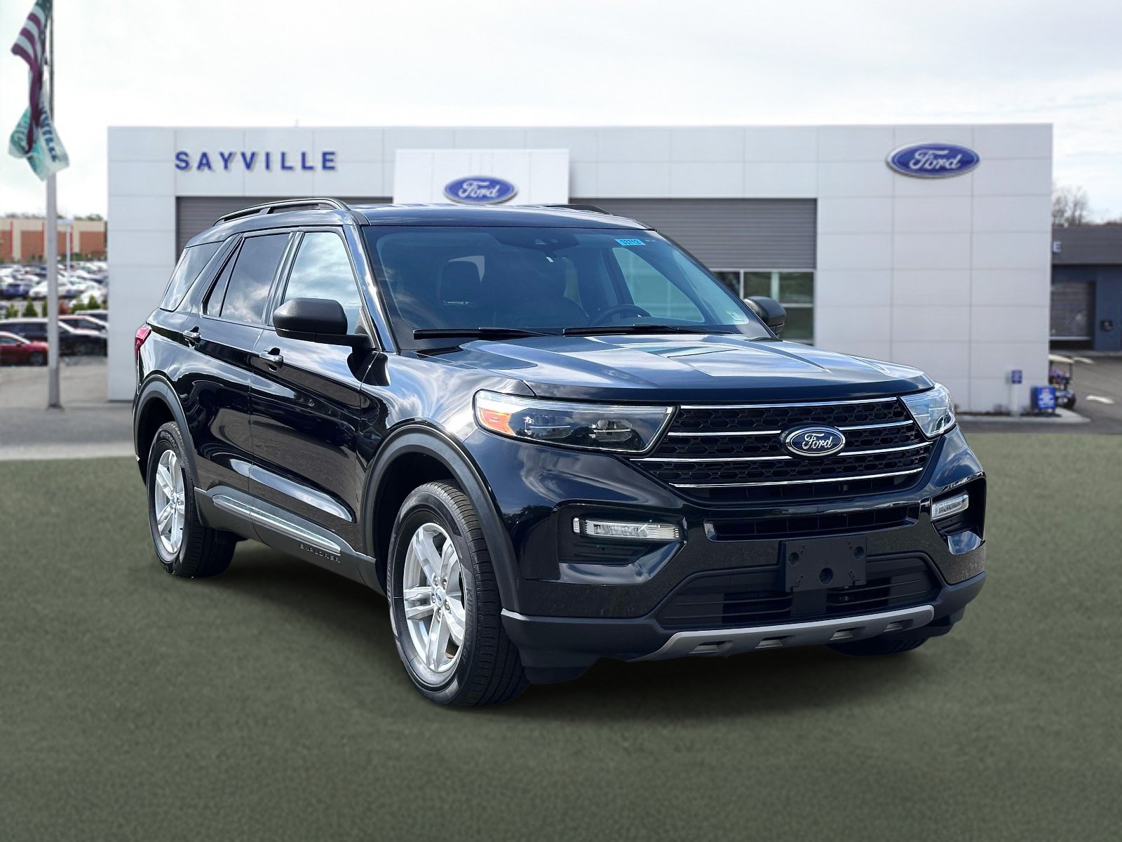 Certified 2023 Ford Explorer XLT w/ Equipment Group 202A AWD/4WD image 5