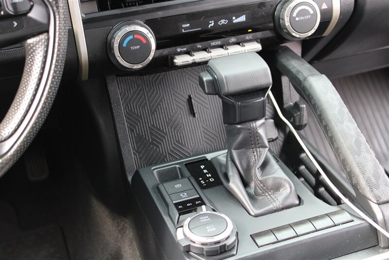 Used 2024 Toyota Tacoma SR5 AWD/4WD image 20