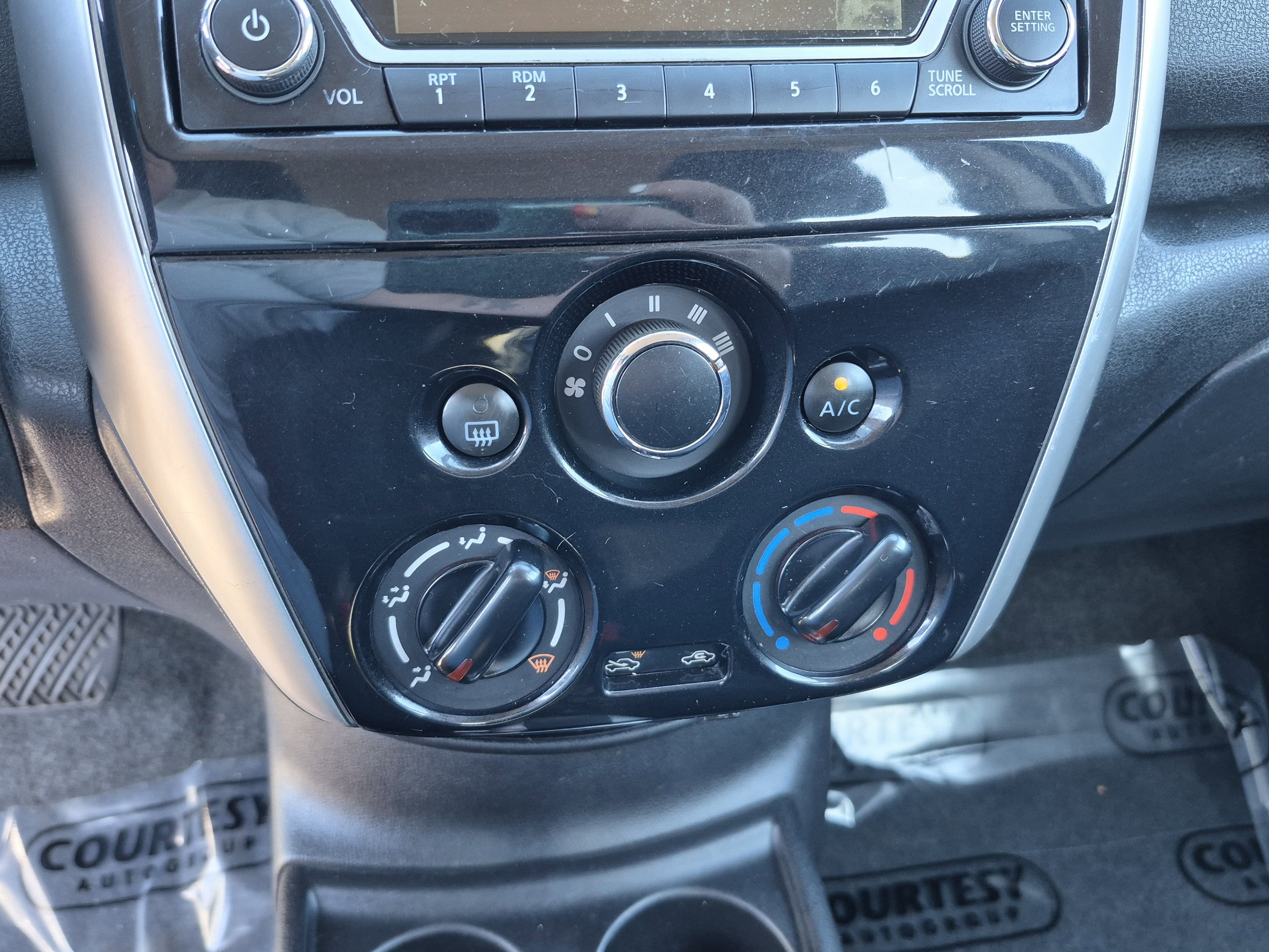 Used 2016 Nissan Versa Note SV FWD image 23
