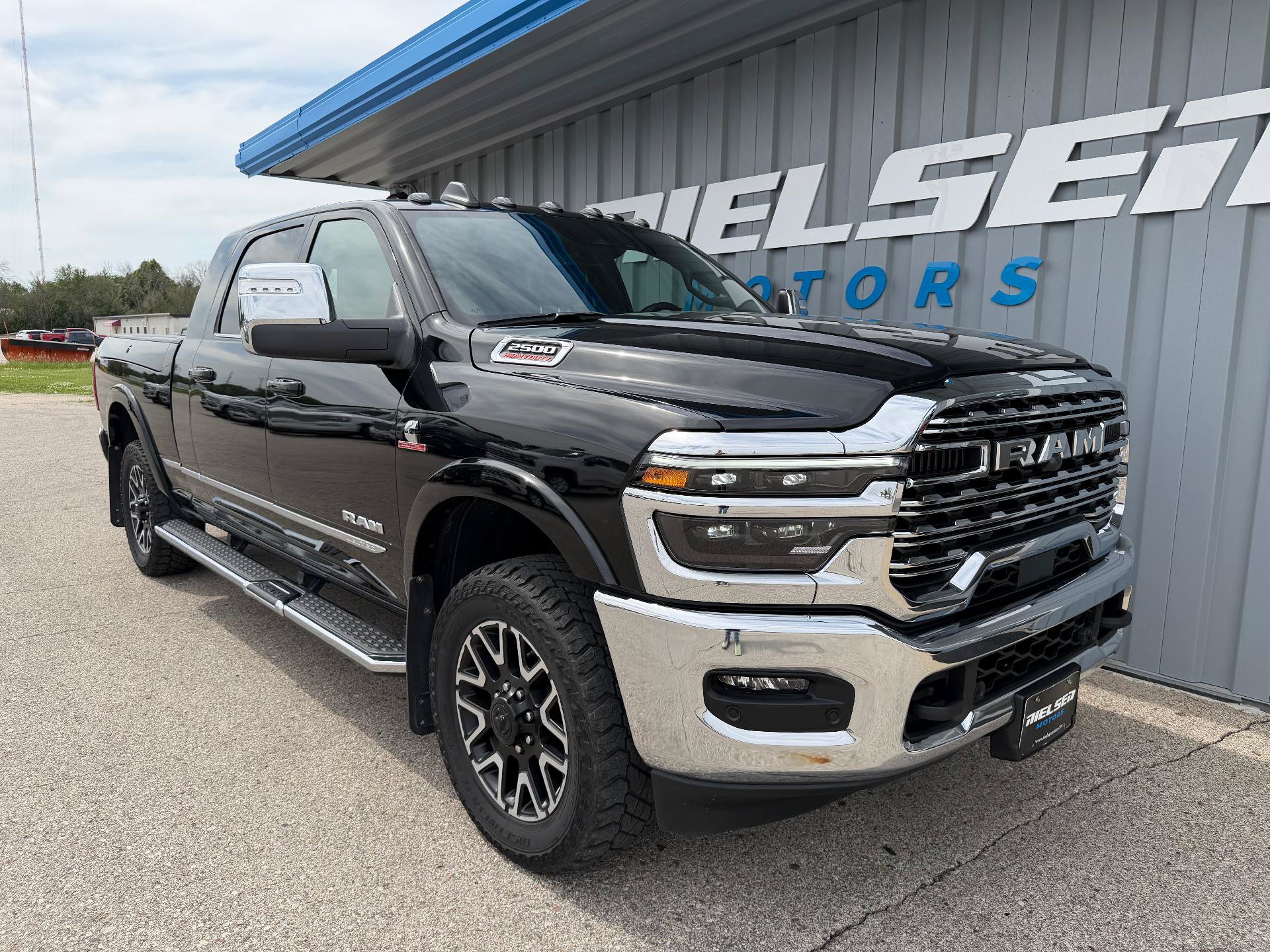 Used 2025 RAM 2500 Limited w/ Cold Weather Group AWD/4WD image 4