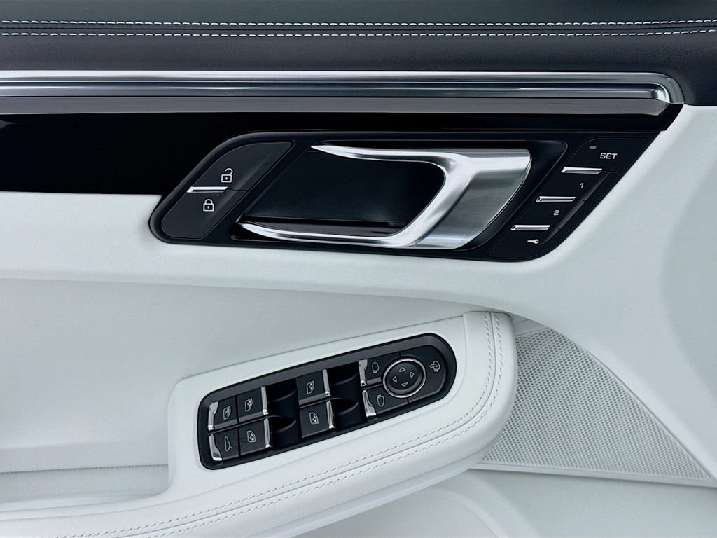 New 2026 Porsche Macan AWD/4WD image 11