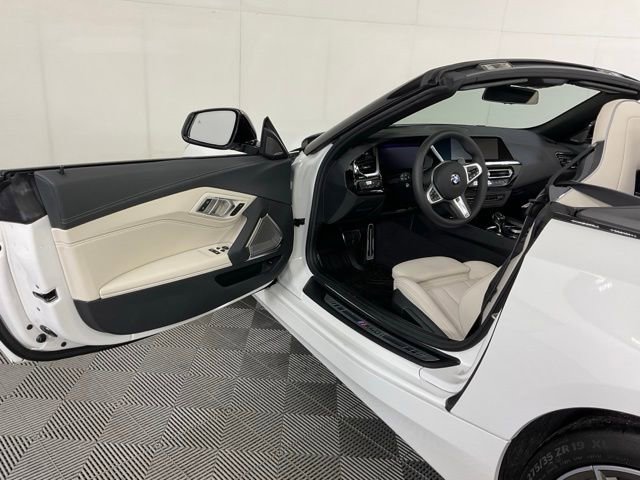 Certified 2026 BMW Z4 M40i w/ Premium Package image 33