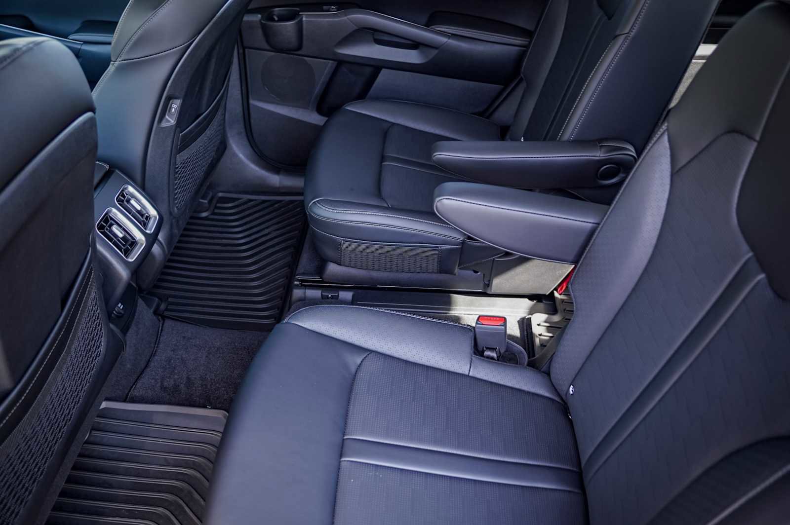 Certified 2025 Kia Sorento EX w/ Panoramic Sunroof Package image 24