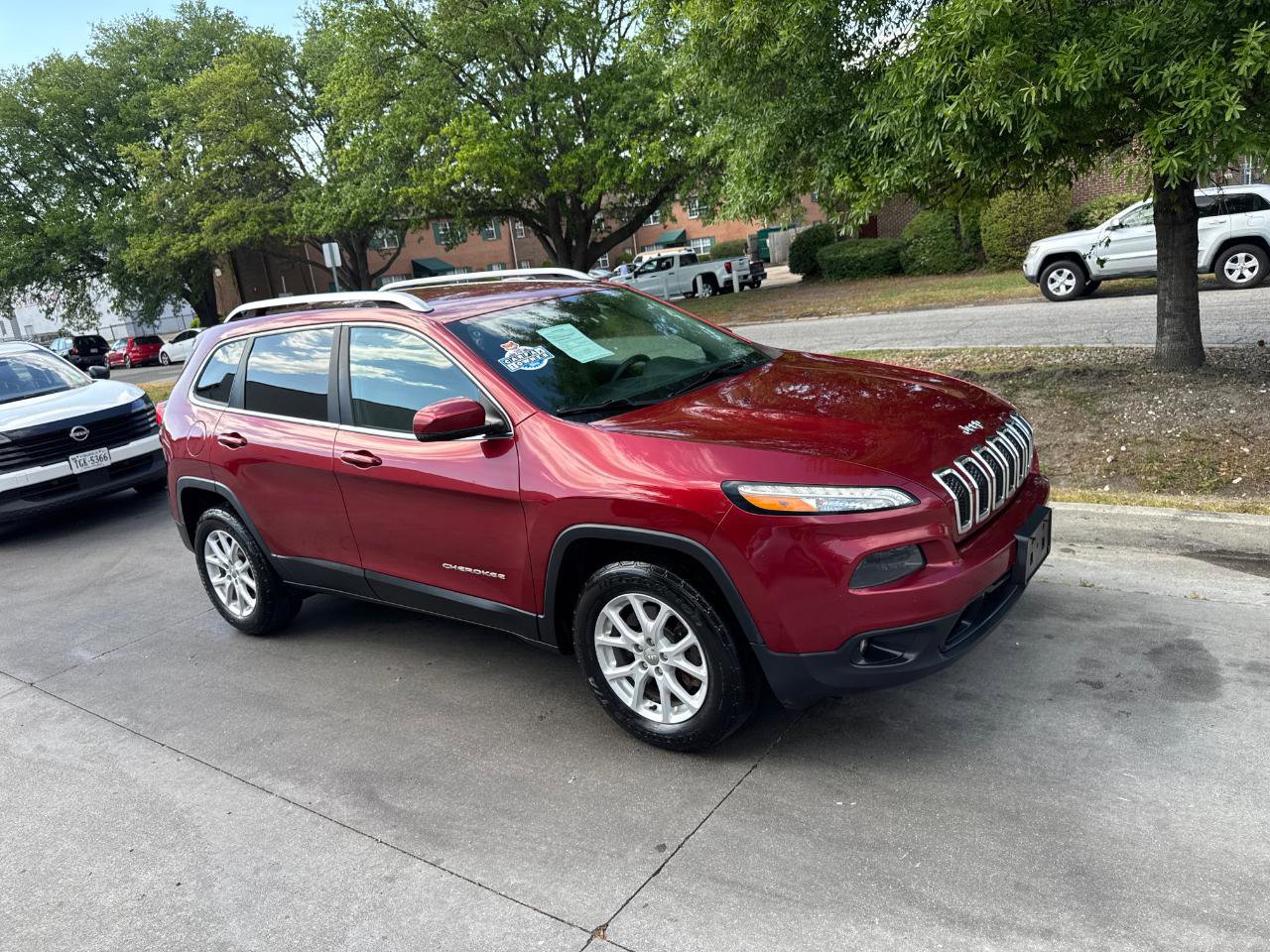 Used 2016 Jeep Cherokee Latitude w/ Safety/Convenience Group AWD/4WD image 2
