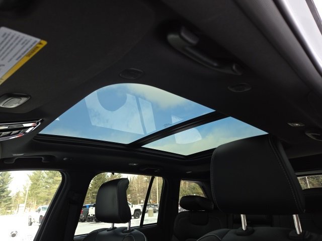 Used 2023 Jeep Grand Cherokee Overland w/ Luxury Tech Group IV image 99