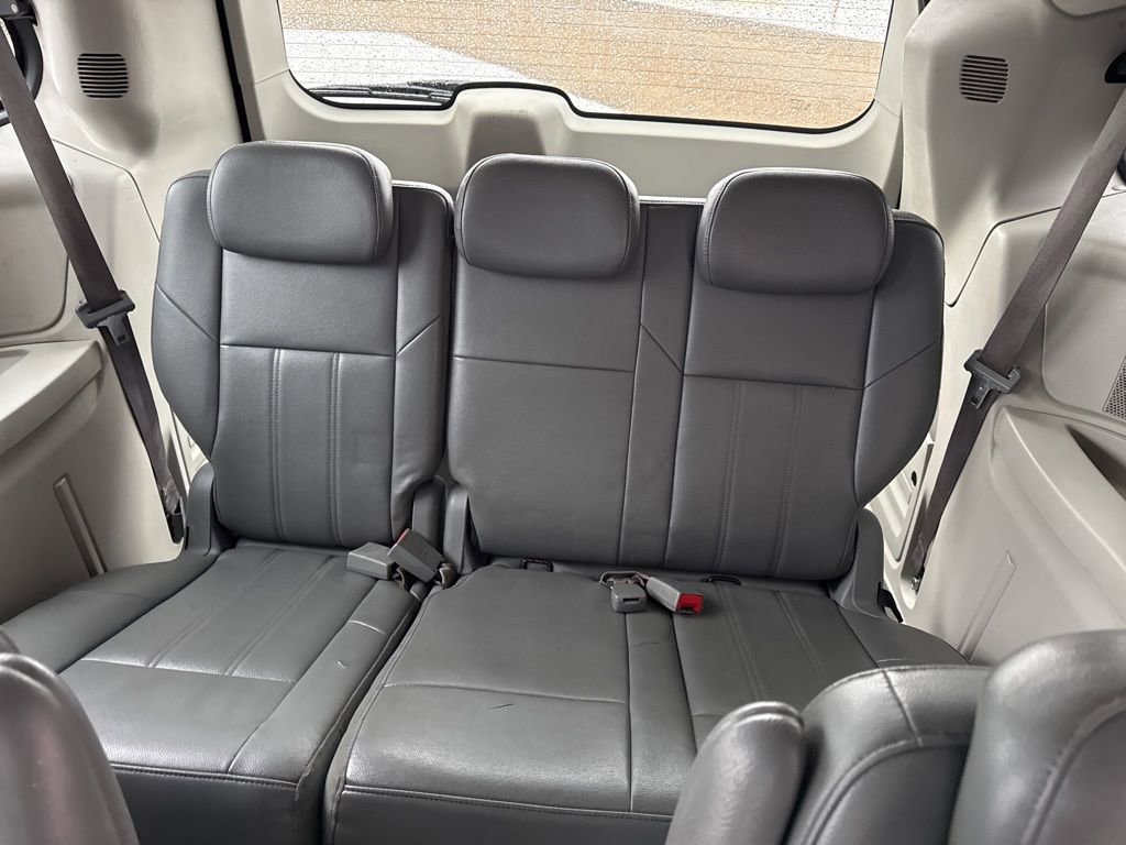 Used 2008 Chrysler Town & Country Touring image 24