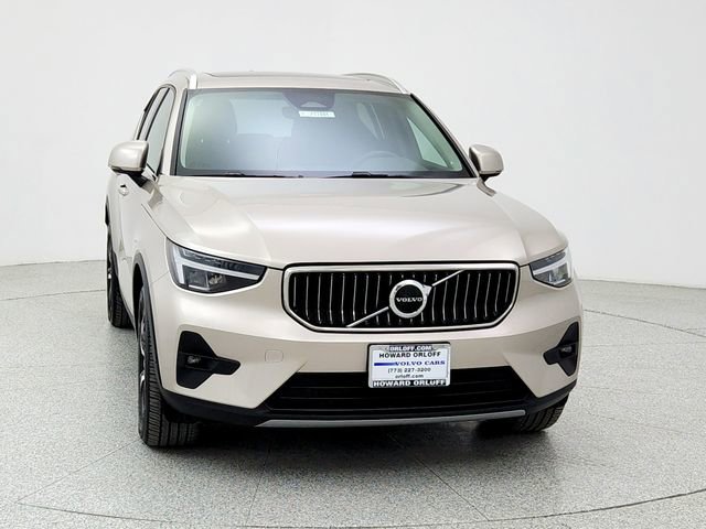 Certified 2023 Volvo XC40 B5 Plus image 2