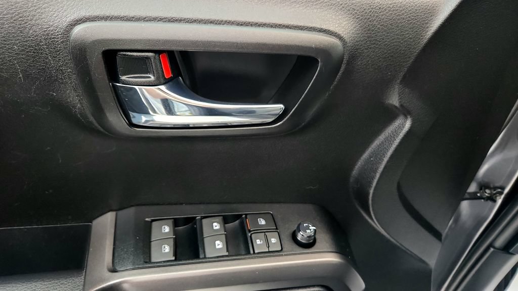 Used 2021 Toyota Tacoma TRD Off-Road w/ Technology Package AWD/4WD image 22