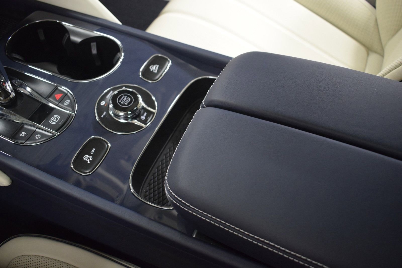 New 2025 Bentley Bentayga AWD/4WD image 37