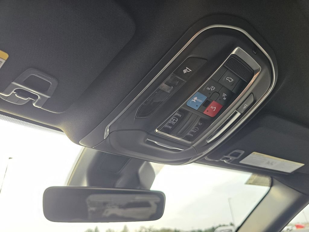 New 2025 Jeep Grand Cherokee Laredo X w/ Luxury Tech Group I AWD/4WD image 25