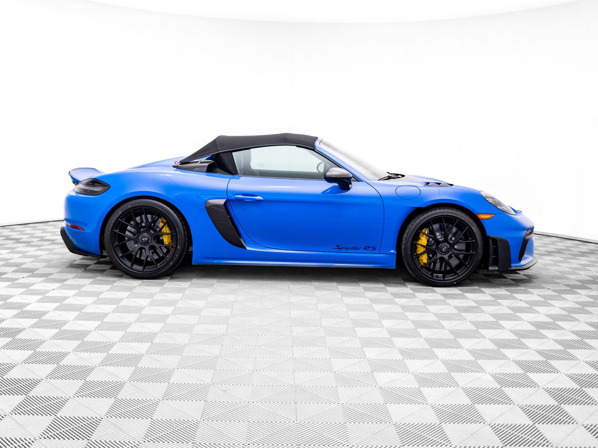 Certified 2025 Porsche 718 Boxster Spyder RS image 8