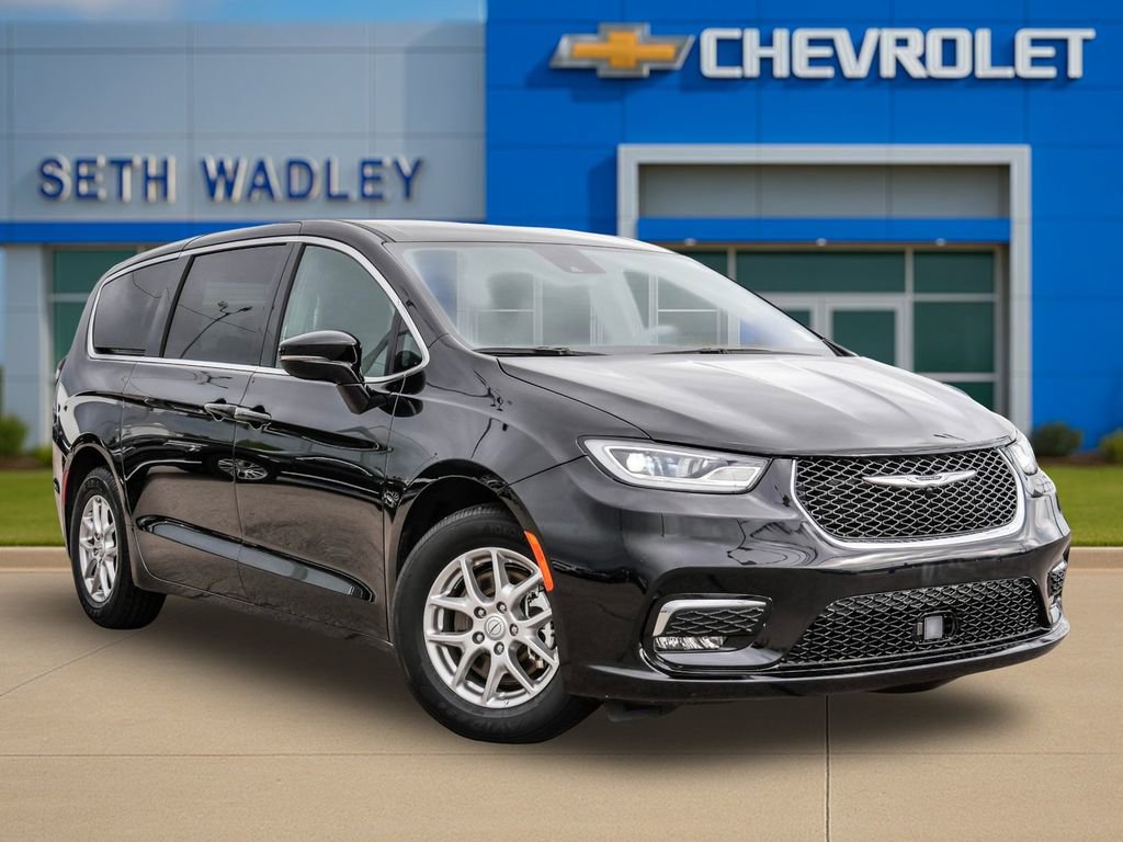 Used 2025 Chrysler Pacifica Select FWD image 50