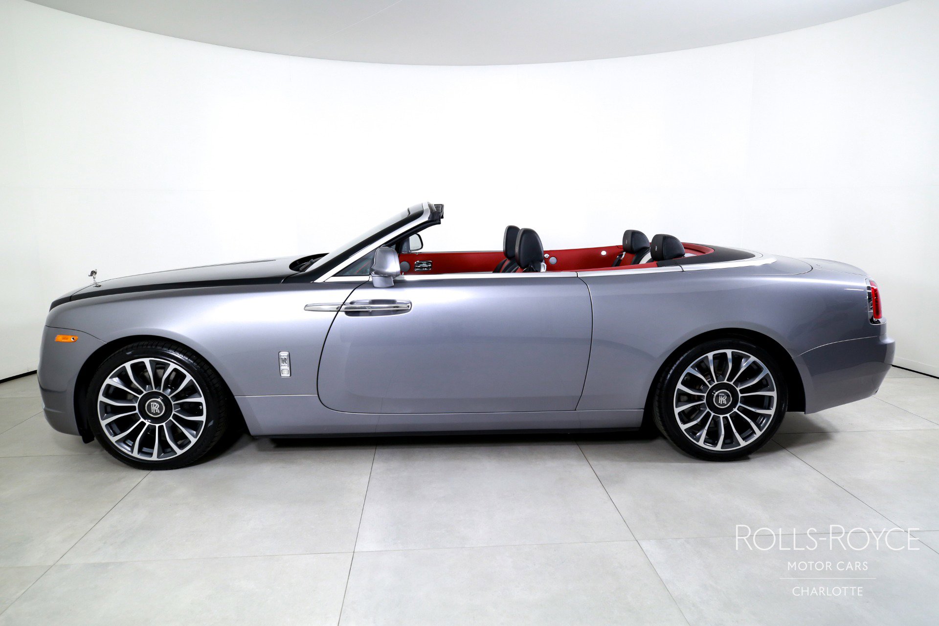 Used 2019 Rolls-Royce Dawn image 3