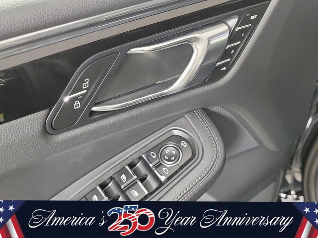 Used 2025 Porsche Macan AWD/4WD image 17