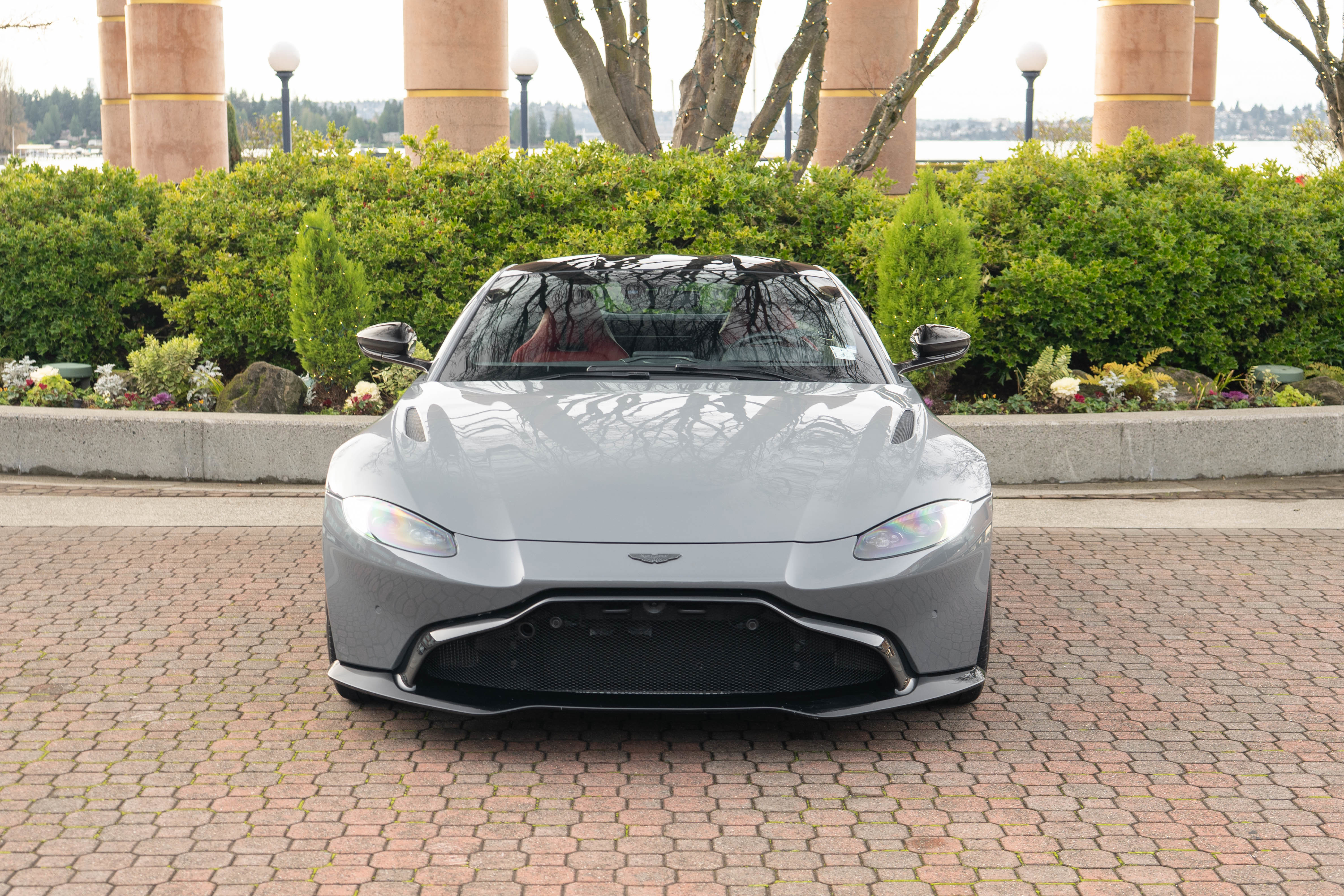 Used 2023 Aston Martin V8 Vantage Coupe image 6