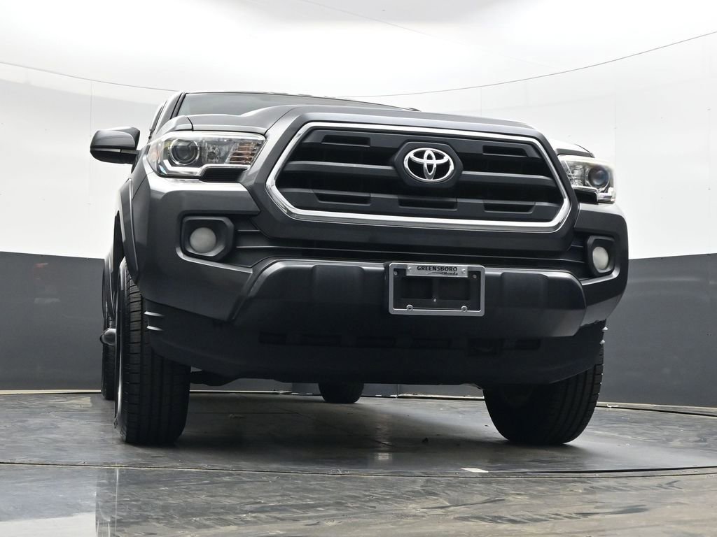 Used 2016 Toyota Tacoma SR5 w/ SR5 Appearance Package (SN) image 25