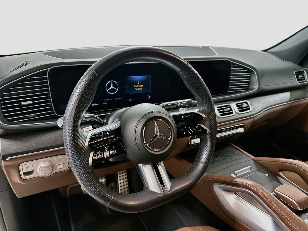 Used 2024 Mercedes-Benz GLS 450 4MATIC image 4