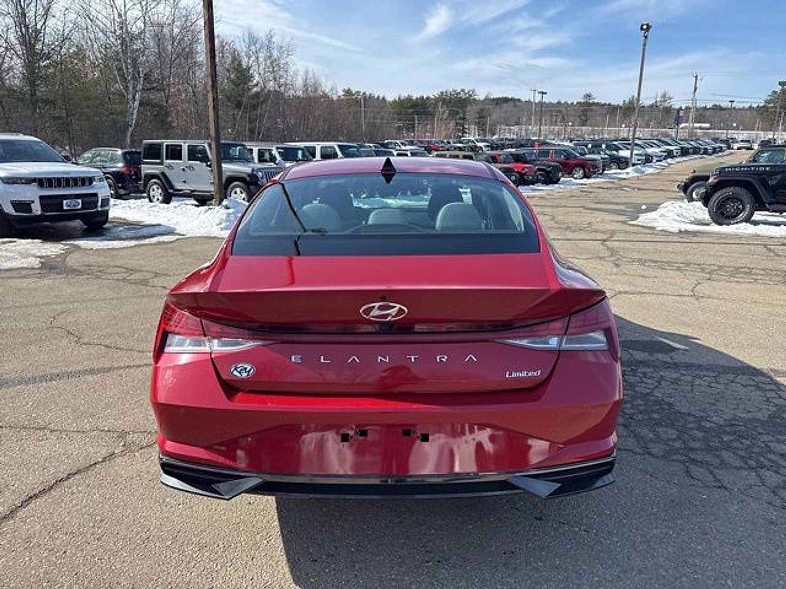Used 2023 Hyundai Elantra Limited w/ Cargo Package FWD image 7