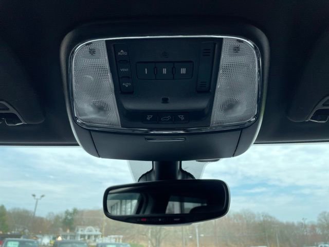 Used 2021 Jeep Grand Cherokee Limited image 23