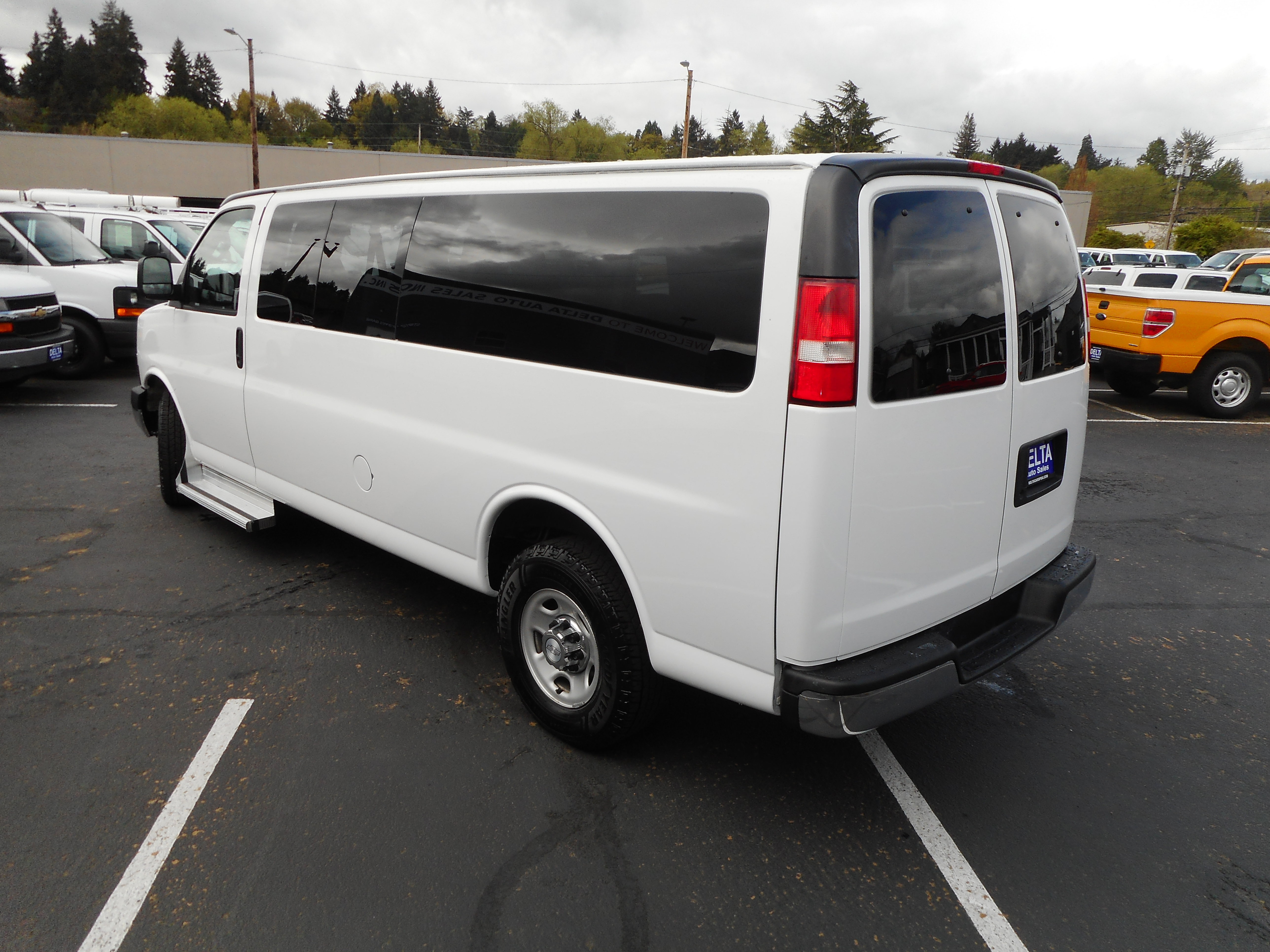 Used 2016 Chevrolet Express 3500 LT w/ LT Preferred Equipment Group RWD image 10
