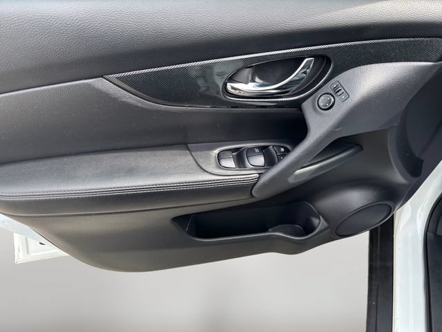 Used 2015 Nissan Rogue SL AWD/4WD image 10