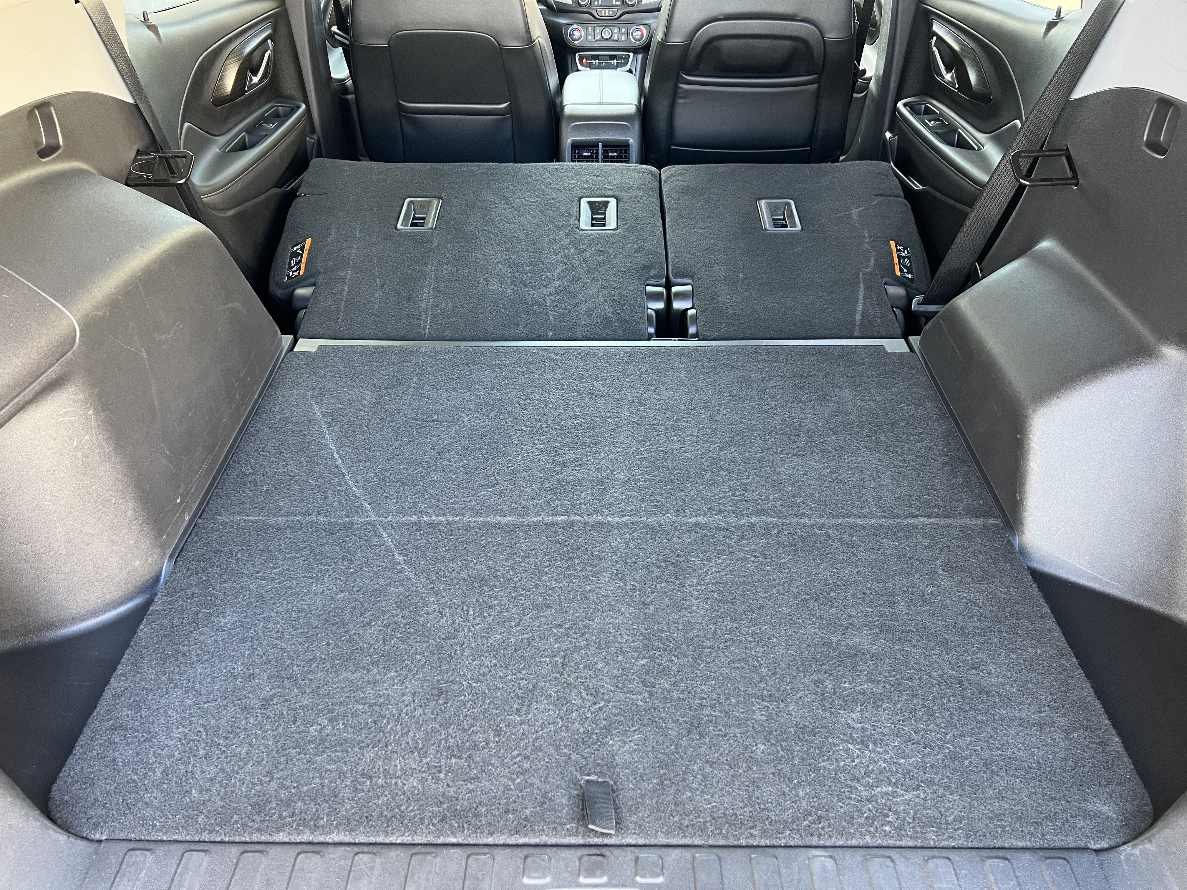 Used 2024 GMC Terrain SLT image 19