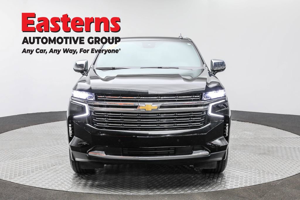Used 2024 Chevrolet Suburban Premier RWD image 2