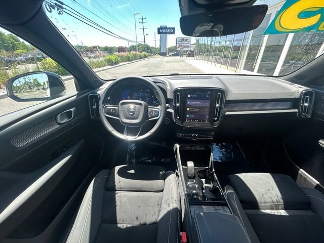 Certified 2025 Volvo XC40 B5 Plus AWD/4WD image 19