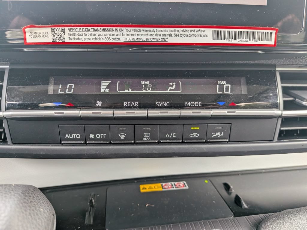 Used 2025 Toyota Sienna LE w/ LE Plus Package FWD image 21