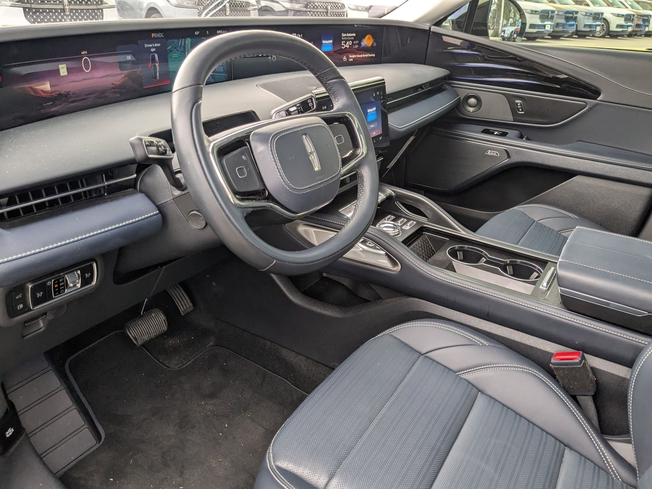 Used 2025 Lincoln Nautilus Reserve image 10