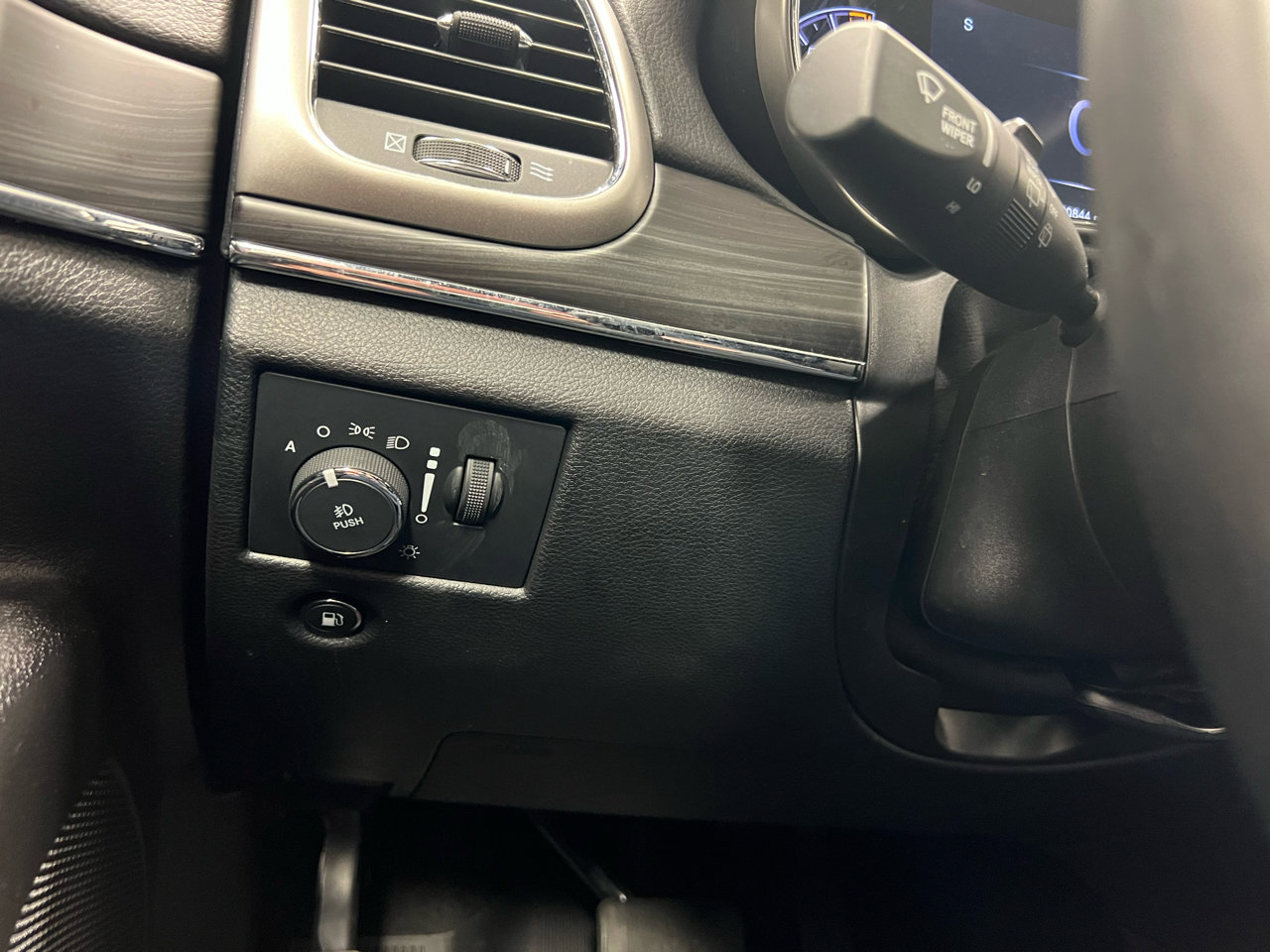 Used 2022 Jeep Grand Cherokee Limited image 24